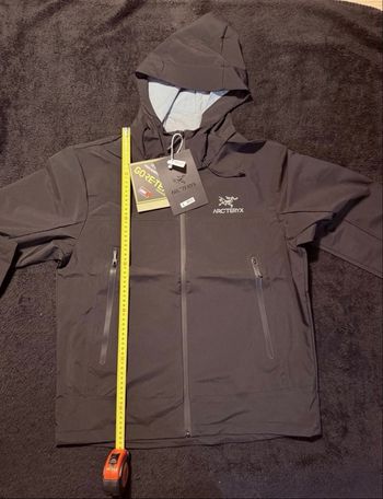 Veste Arc'teryx gore tex taille L mais taille petit voir description