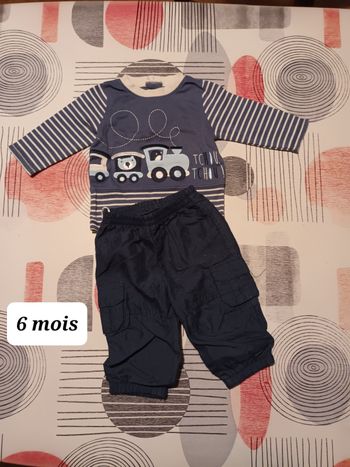 Tenue ensemble Taille 6 mois