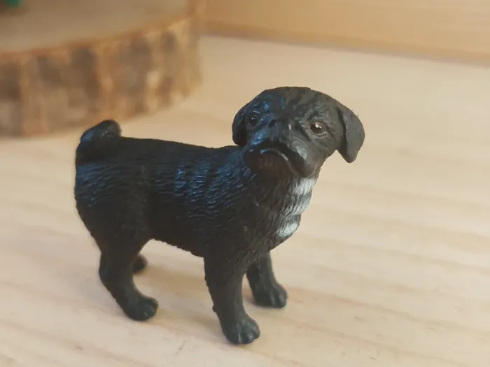 Schleich chien noir Pékinois carlin Figurine animal domestique