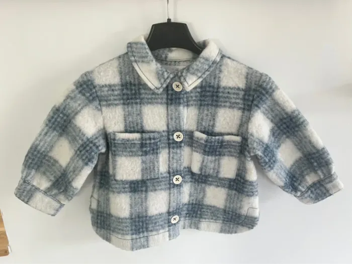 C’est chemise Zara à carreaux bleus et beige 2-3 ans