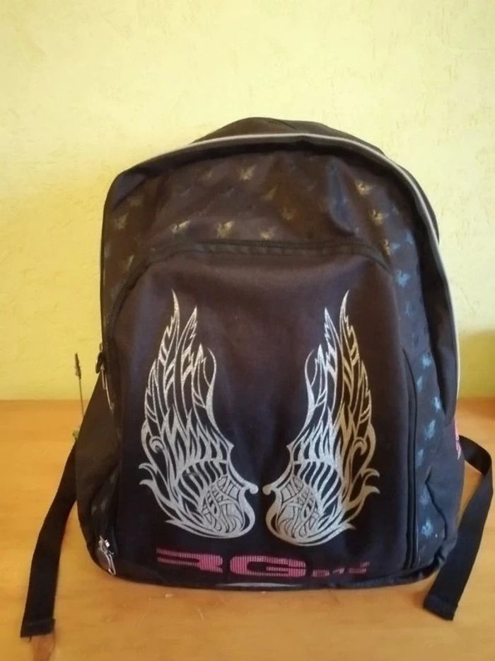 Cartable noir avec des ailes d'ange - photo numéro 2