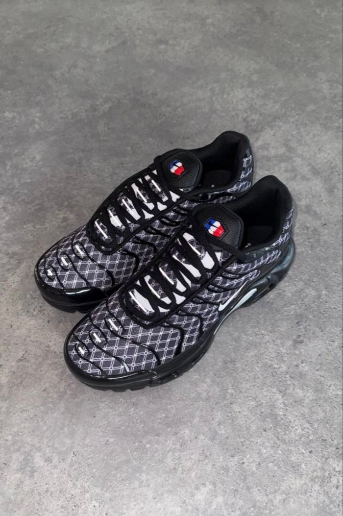 Nike tn 93 saint denis noir gris 45 - photo numéro 3