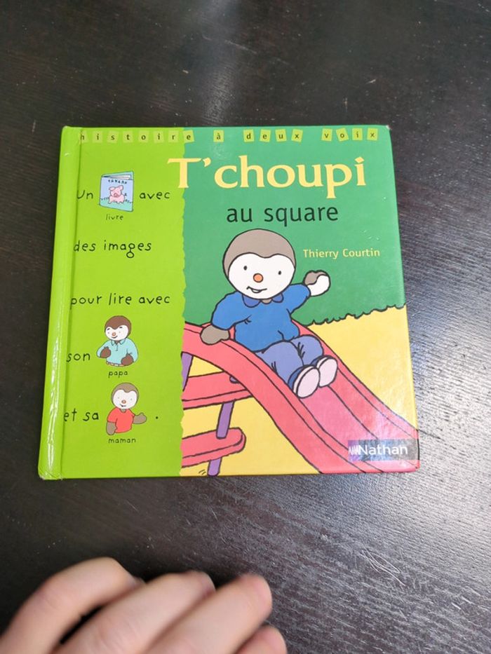 T'choupi tchoupi a deux voix au square