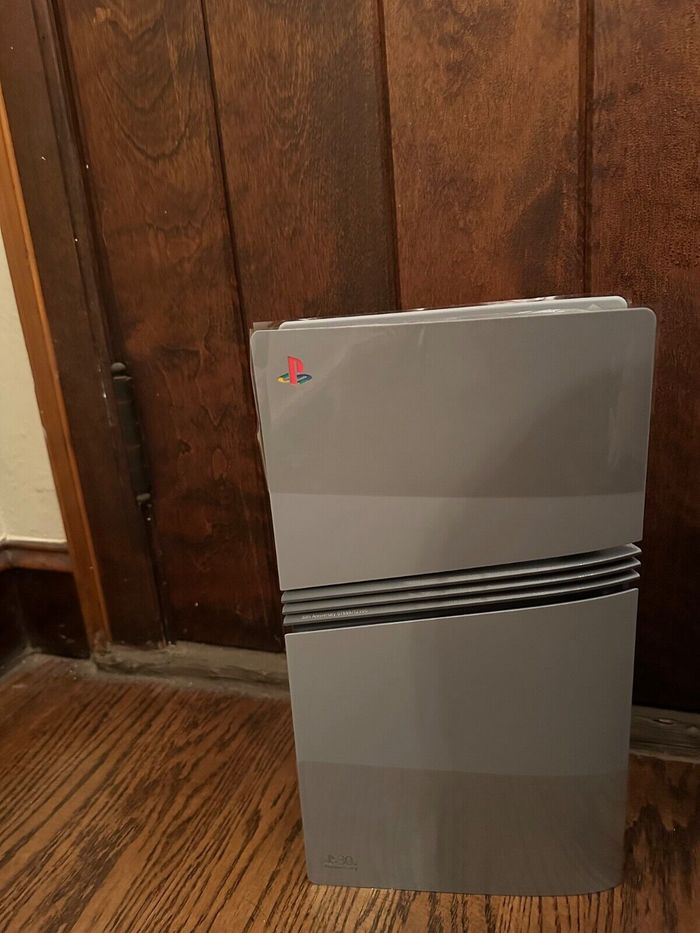 Ps5 Pro édition limitée 30ème anniversaire - photo numéro 5
