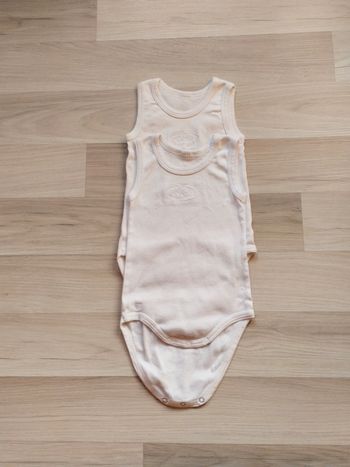 Lot de 2 bodies sans manches 12 mois
