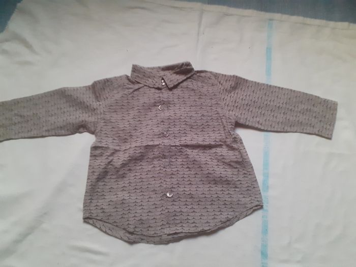 Chemise grise motif cintres noirs