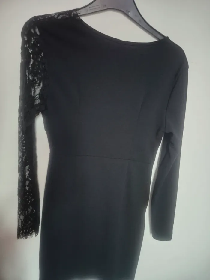 Robe noir dentelle - photo numéro 2