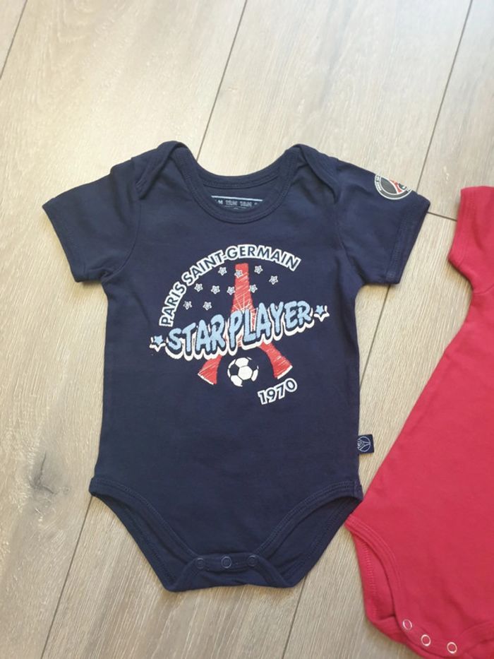 Ensemble 2 body. Garçon 6 mois. Marque Petit Bateau - photo numéro 2
