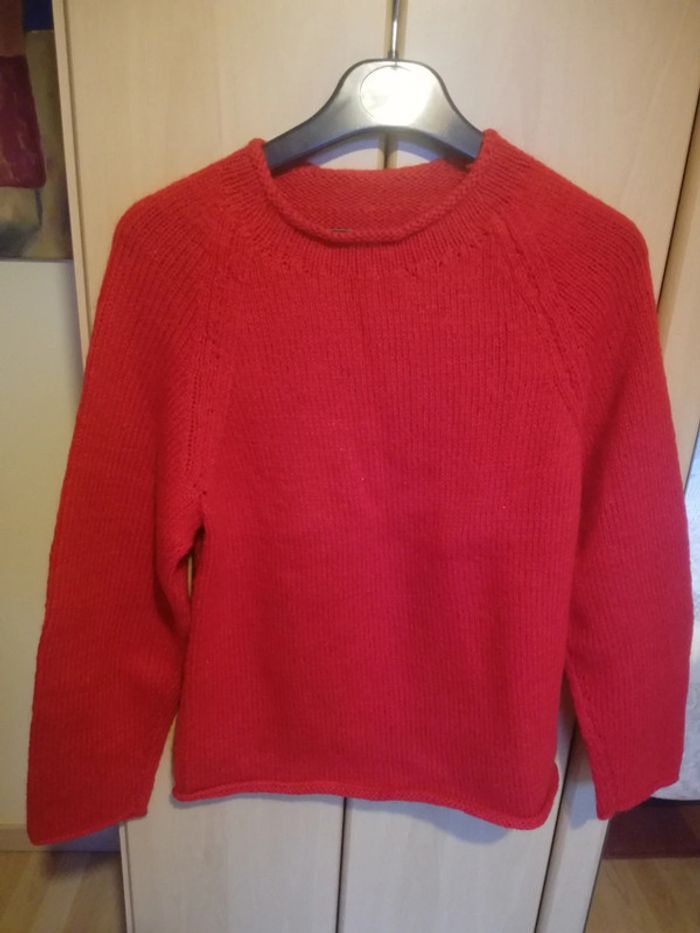 Pull rouge fait main