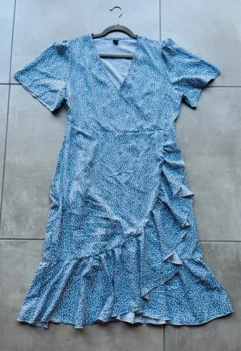 Magnifique robe bleue fleurie neuve