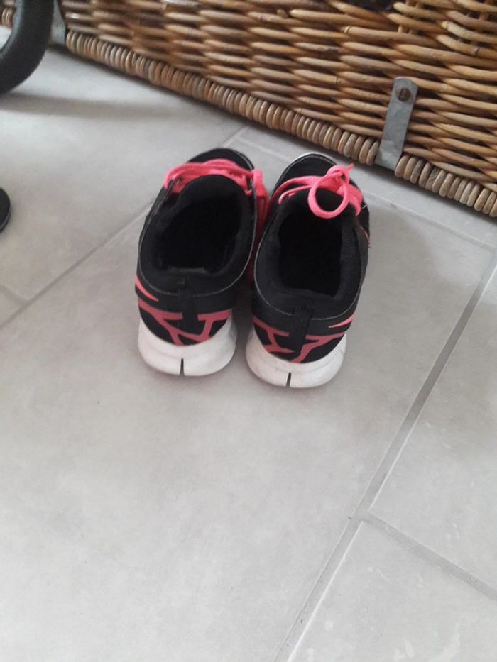 Basket Nike 36.5 noire et rose bon état - photo numéro 8