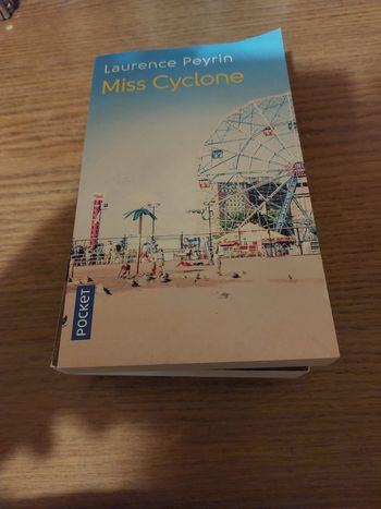 Livre de  Laurence peyrin  miss cyclone 