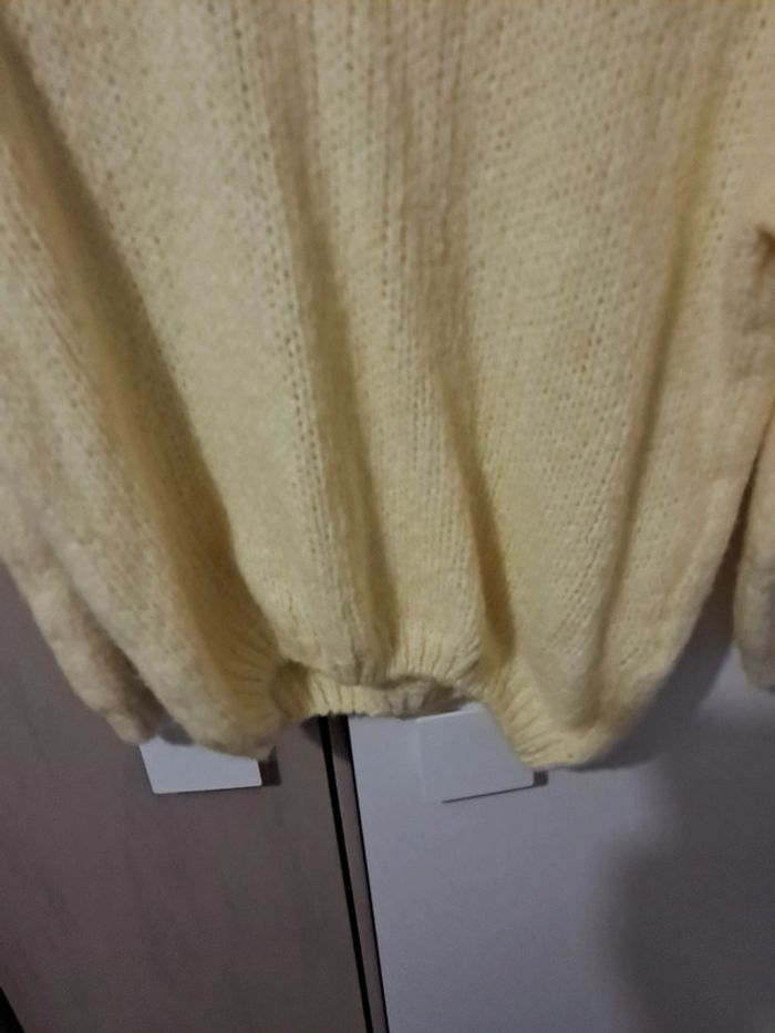 Pull jaune ( plus peps que sur la photo) - photo numéro 4