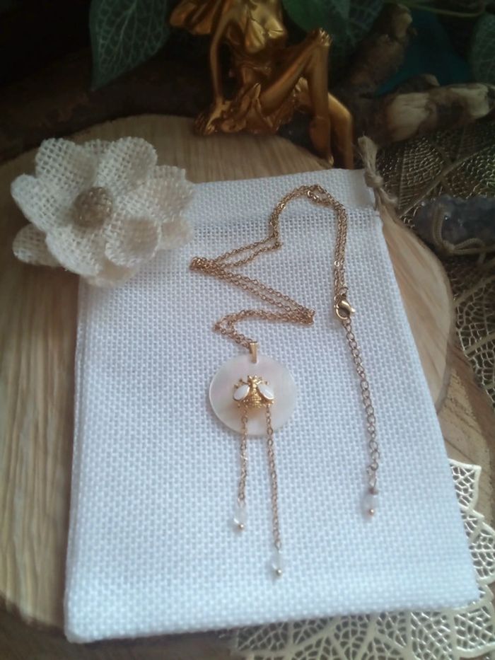 Collier abeille n'acre et pierres de lune - photo numéro 2