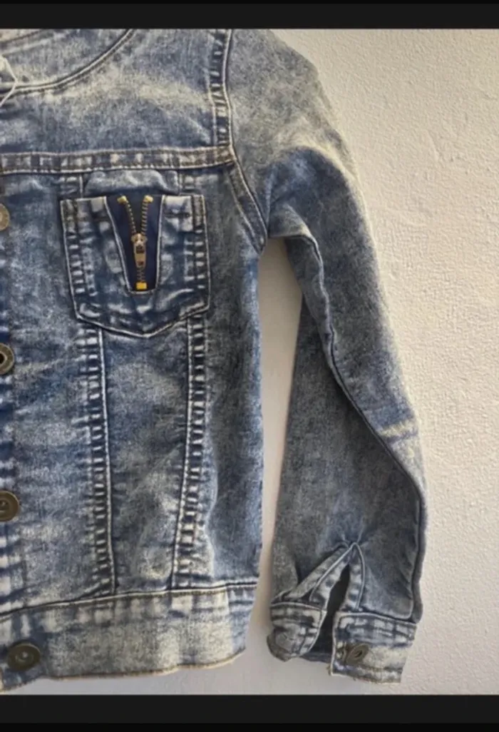 Veste en jeans fille 6/7 ans style délavé avec dentelle - photo numéro 3