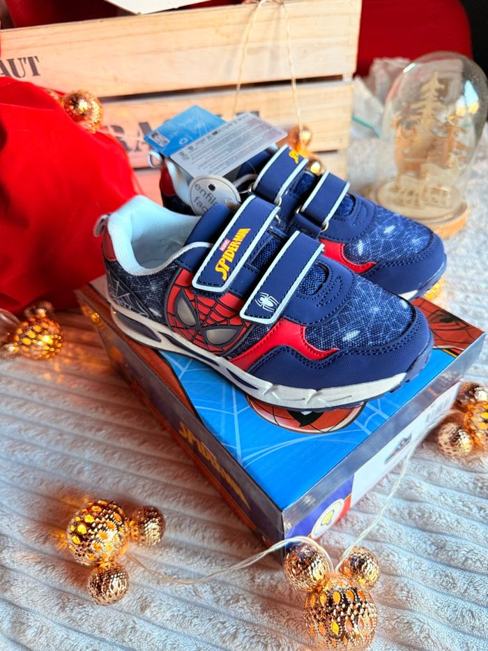 Basket Spiderman lumineux - photo numéro 4