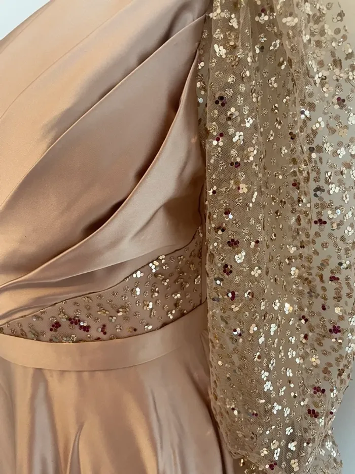 Robe satin dorée - photo numéro 5