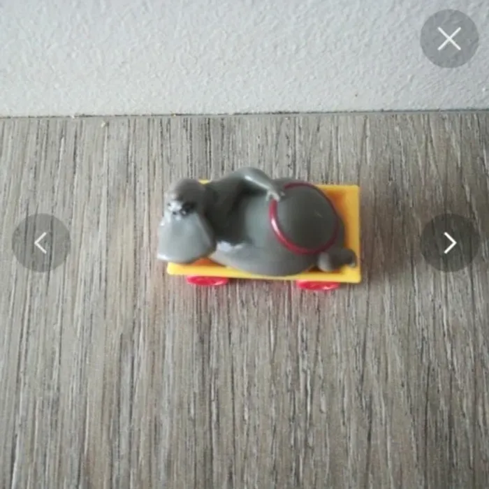 Figurine kinder surprise Gloria Madagascar 3 - photo numéro 3