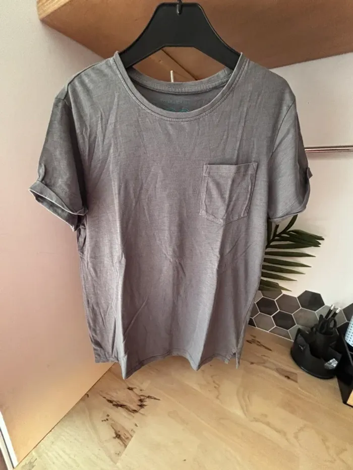 T-shirt MC gris • Primark • 11 ans - photo numéro 2