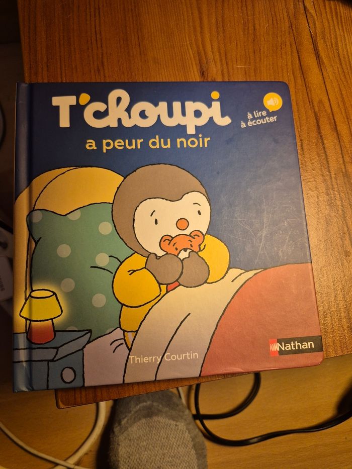 Tchoupi a peur du noir