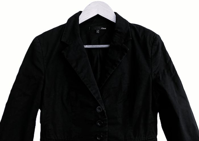 Veste noire à épaulettes. Etam. Coton. Taille 36 - photo numéro 2
