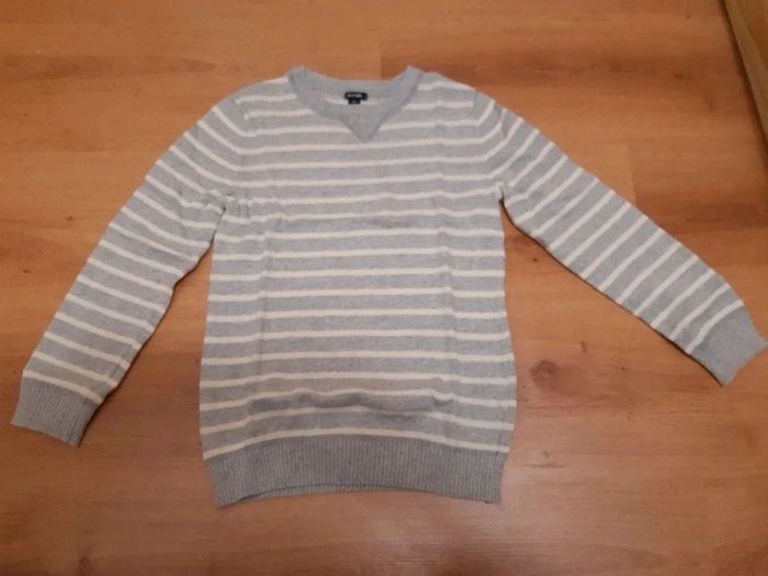 Pull garçons col rond taille 8 ans