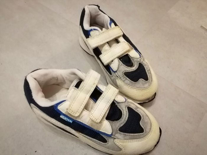 basket marine et blanche avec scratch 30 Décathlon