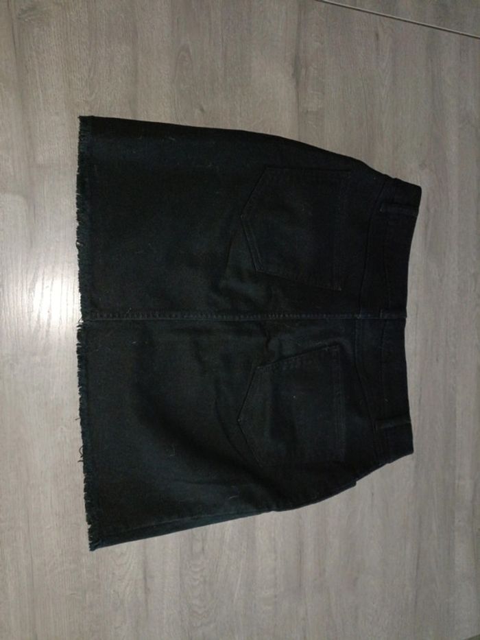 Jupe en jean noir avec fourche Kiabi Taille 36 (convient S/M) - photo numéro 5