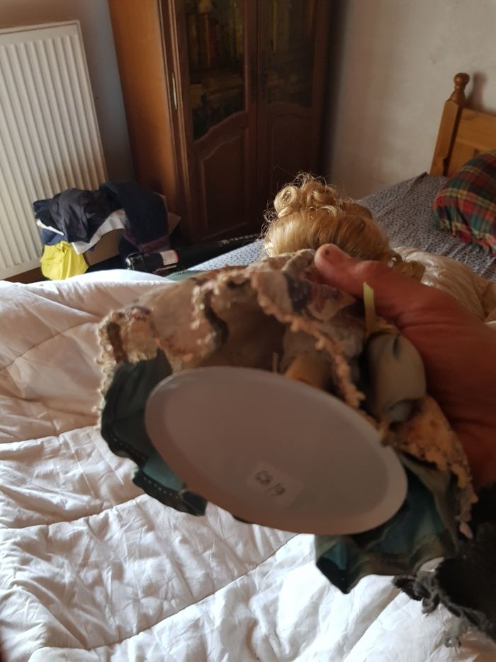 Poupée de collection en porcelaine - photo numéro 3