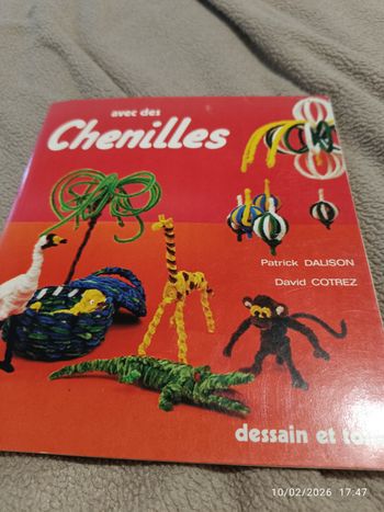 Livre d activité avec des chenilles 