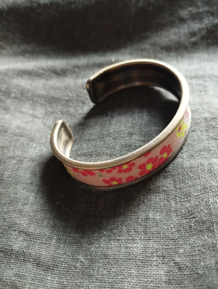 Bracelet jonc métal couleur bronze et tissu Petit Pan