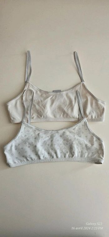 2 brassières 10A