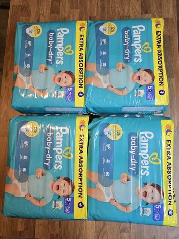 Lot 4 sacs Pampers couches taille 5 12_17kg 4x36=144 couches extra absorption