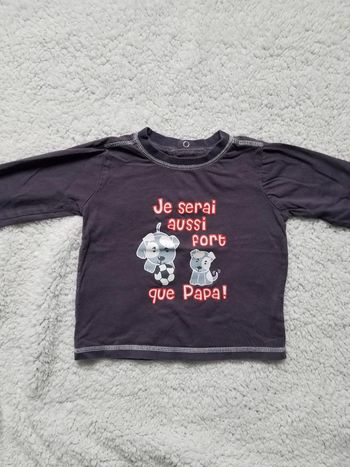 T-shirt taille 2 ans tres bon état