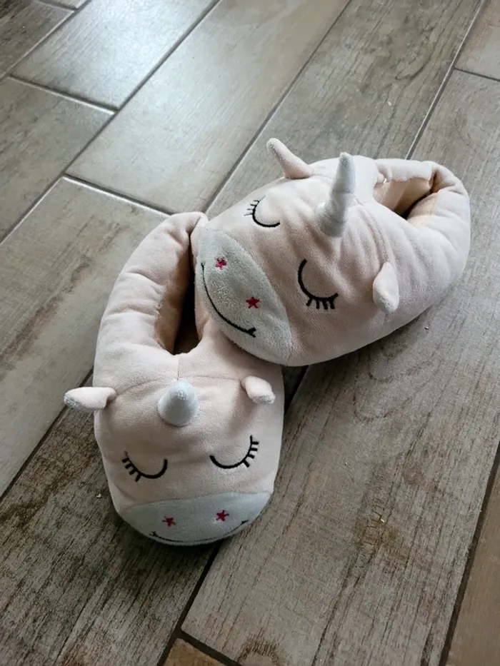 Chausson licorne taille 34-35 gemo