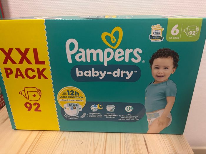Couches Pampers babybdry taille 6 neuf