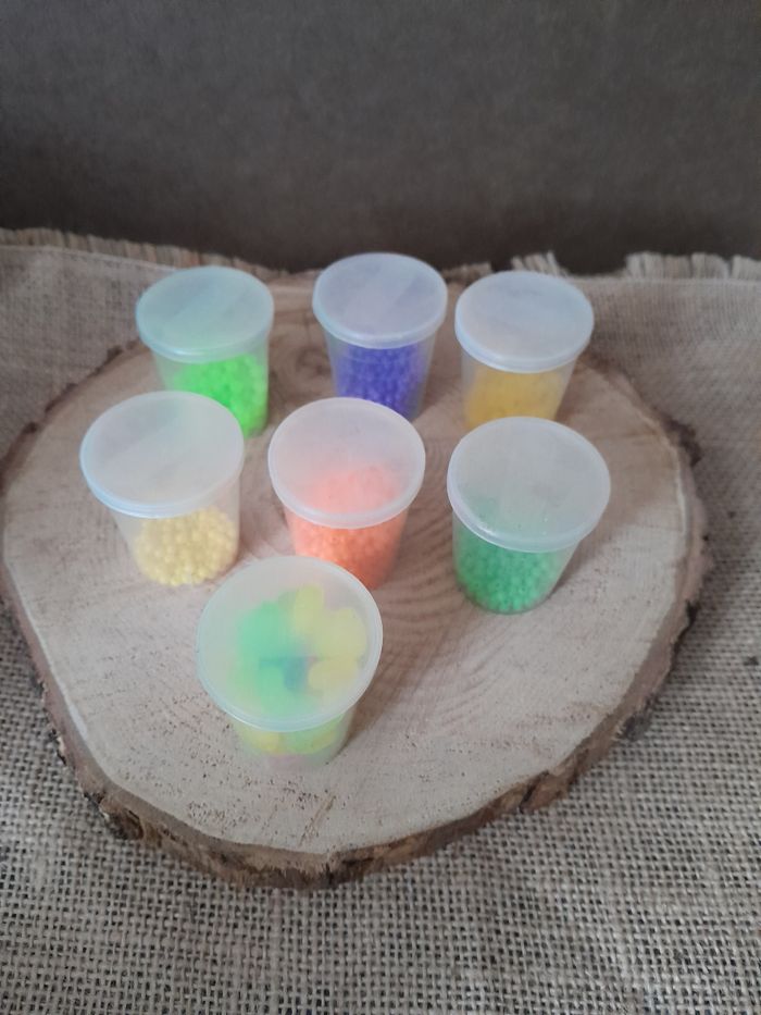 Lot de 7 petits pots de perles - photo numéro 2