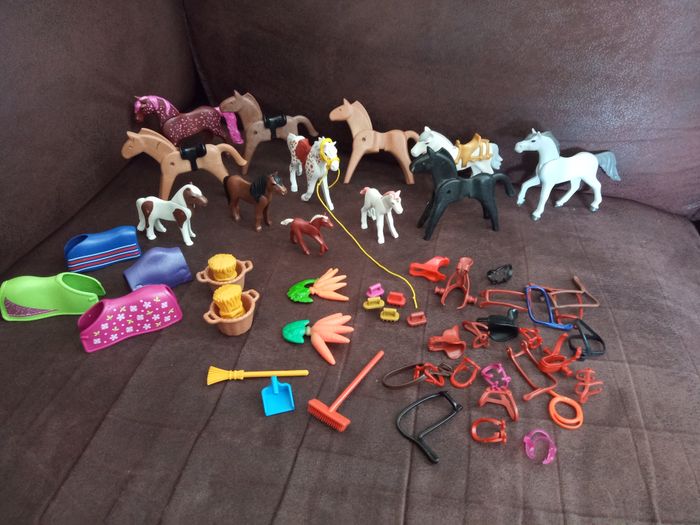 Gros Lot de Chevaux, Poneys... "Playmobil" avec accessoires