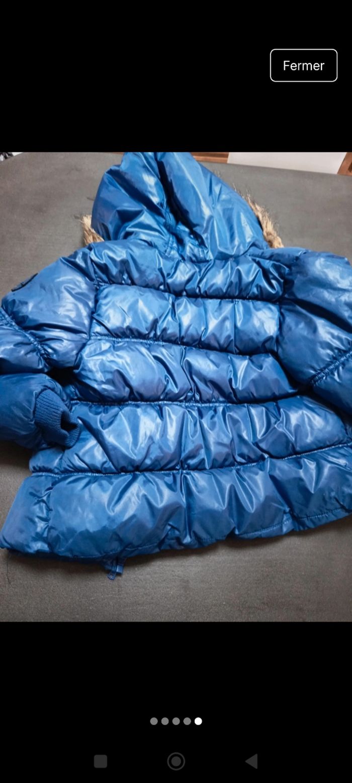 Doudoune bleu avec fourrure sur le bord de la capuche - photo numéro 5