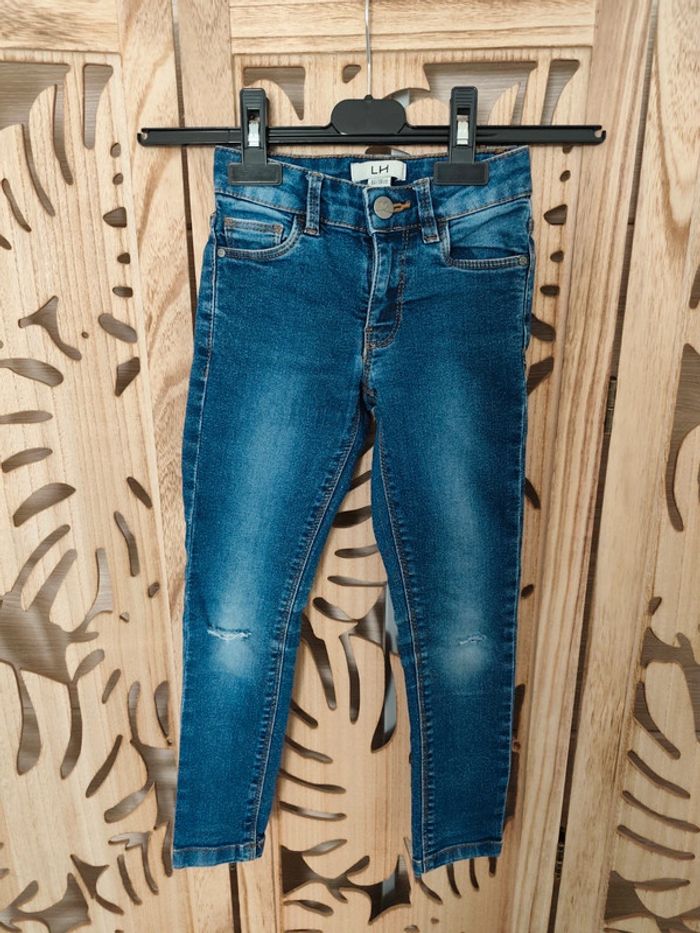 Jean troué Taille 6 ans LH