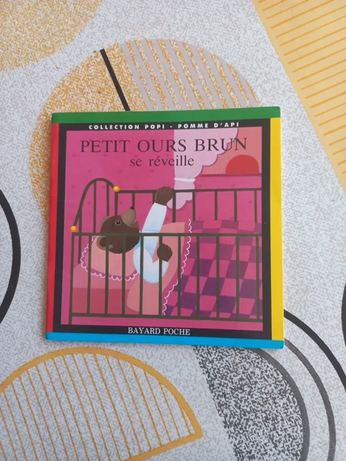 Livre Petit ours brun se réveille