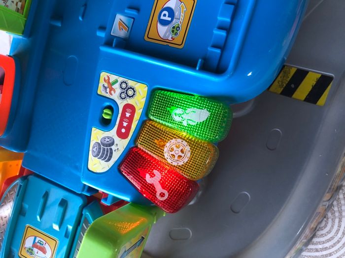 Garage Tut Tut Bolide + 3 véhicules - photo numéro 4