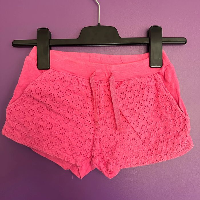 Short fille