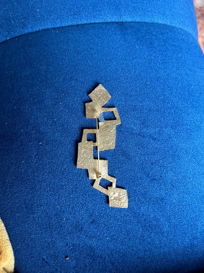 broche doré - photo numéro 2
