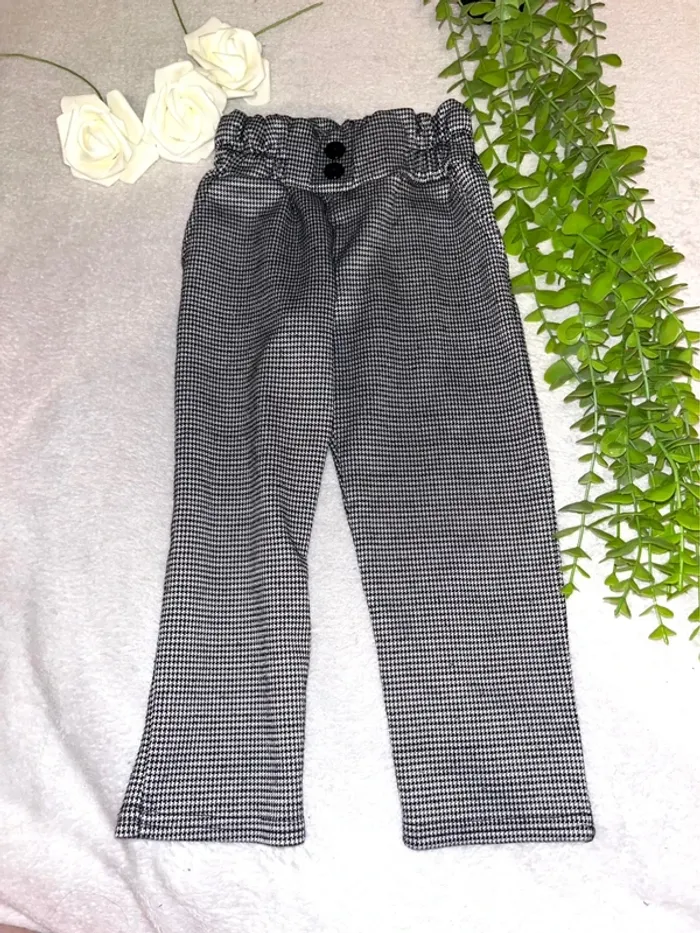 Très beau pantalon bien habiller pur petite fille