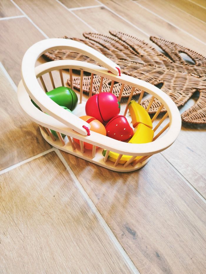🍓Dinette corbeille/panier avec fruits en bois à scratch marque New classic toys - photo numéro 3
