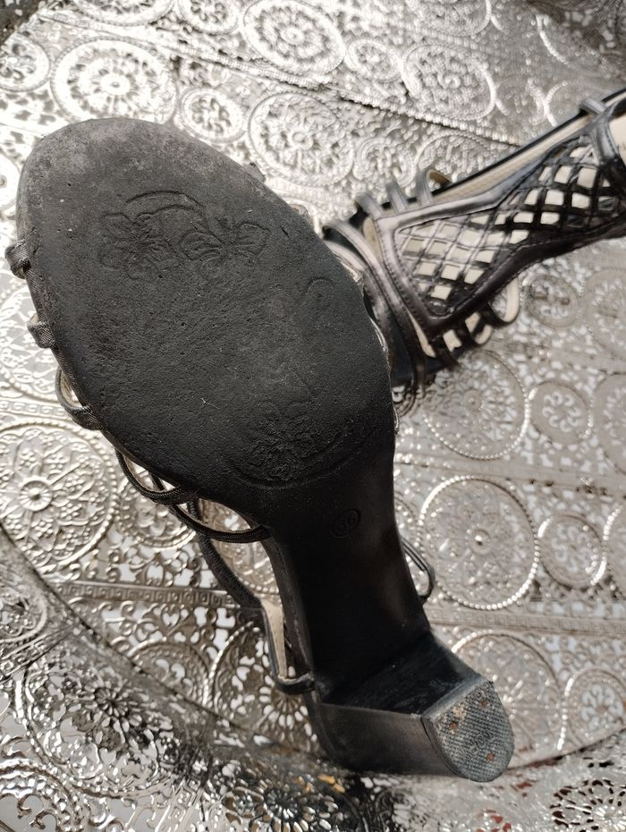 Sandales à talons 🖤 - photo numéro 3