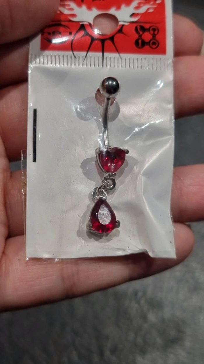 Piercing coeur rouge - photo numéro 2