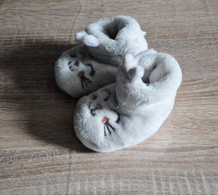 Chaussons bébé "Chat" en polaire toute douce - Taille 16/17 - photo numéro 2