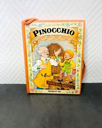 Livre Pinocchio Rouge et Or (1981) – pop-up / relief vintage